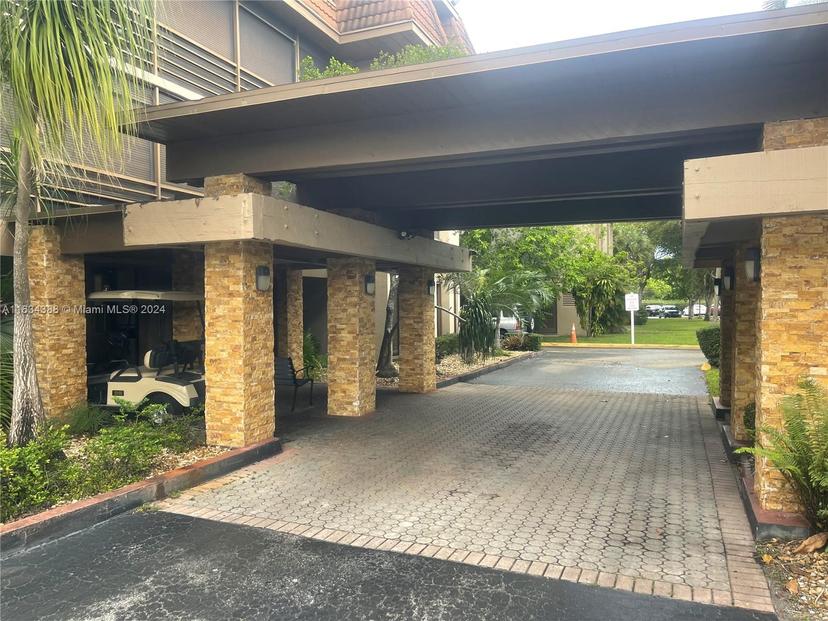 Picture of 661 NE 195Th St # 309, Miami FL 33179