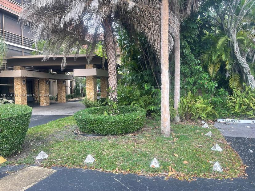 Picture of 661 NE 195Th St # 309, Miami FL 33179