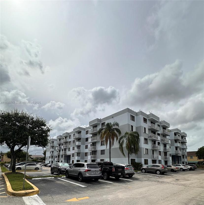 Picture of 8261 NW 8Th St # 331, Miami FL 33126