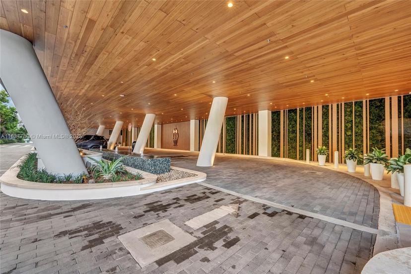 Picture of 2678 Tigertail Ave # 1501, Coconut Grove FL 33133