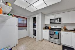 Picture of 3592 NW 83Rd Ln, Sunrise, FL 33351