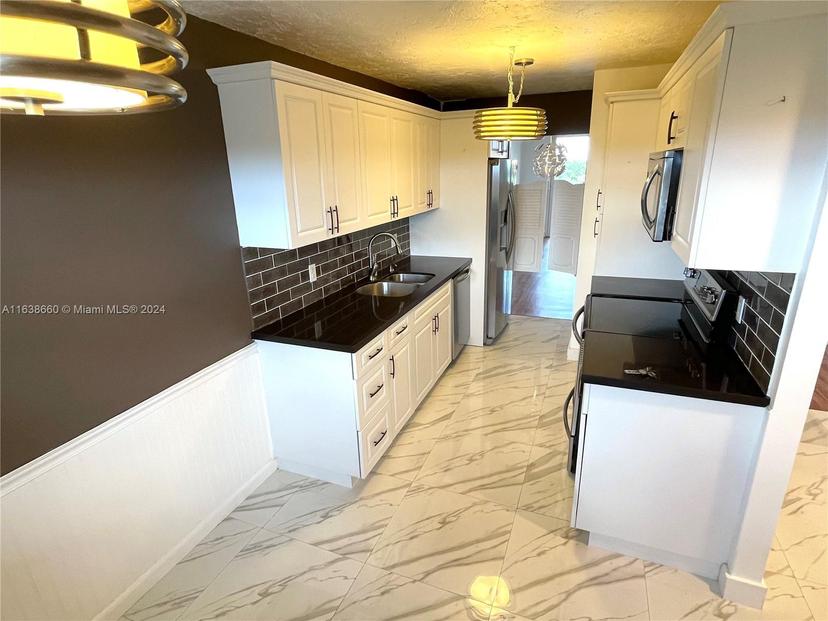 Picture of 250 Jacaranda Dr # 608, Plantation FL 33324