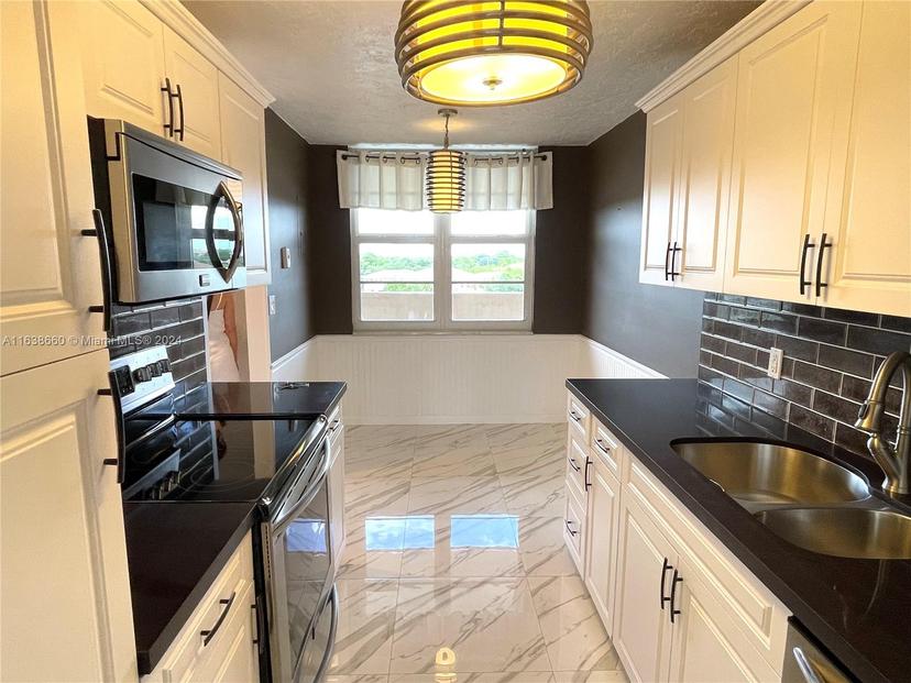 Picture of 250 Jacaranda Dr # 608, Plantation FL 33324