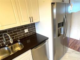 Picture of 250 Jacaranda Dr # 608, Plantation, FL 33324