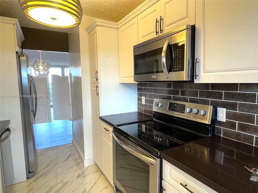 Picture of 250 Jacaranda Dr # 608, Plantation FL 33324