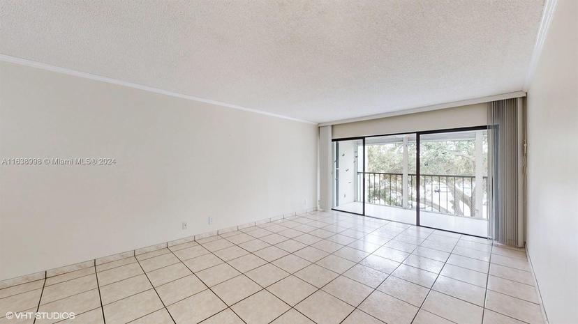Picture of 200 Lakeview Dr # 306, Weston FL 33326