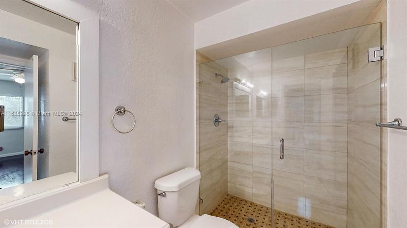Picture of 200 Lakeview Dr # 306, Weston FL 33326