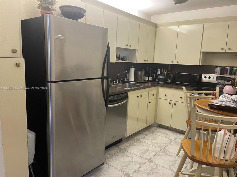 Picture of 20100 W Country Club Dr # 507, Aventura FL 33180