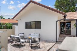 Picture of 3401 NE 17Th Terrace, Oakland Park, FL 33334
