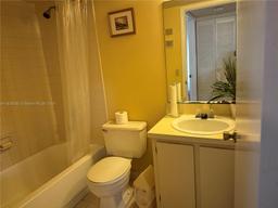 Picture of 861 NE 207Th Ln # 14, Miami, FL 33179