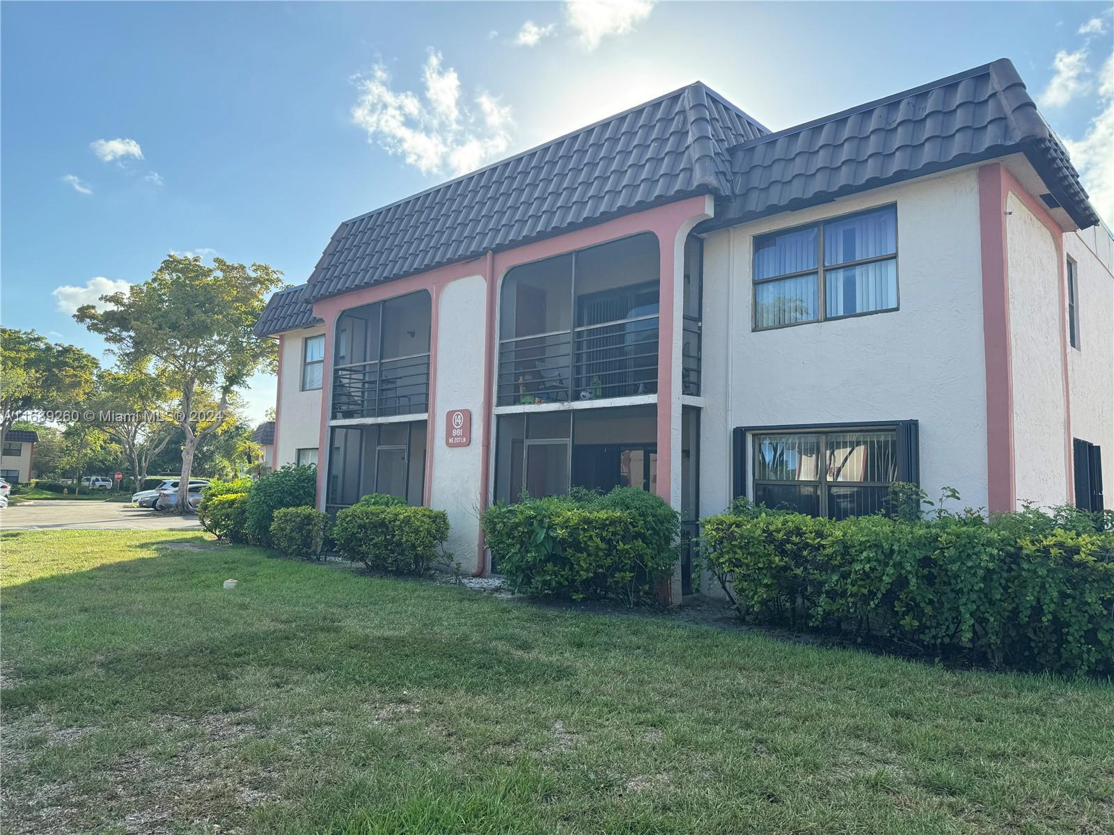 Picture of 861 NE 207Th Ln # 14, Miami, FL 33179