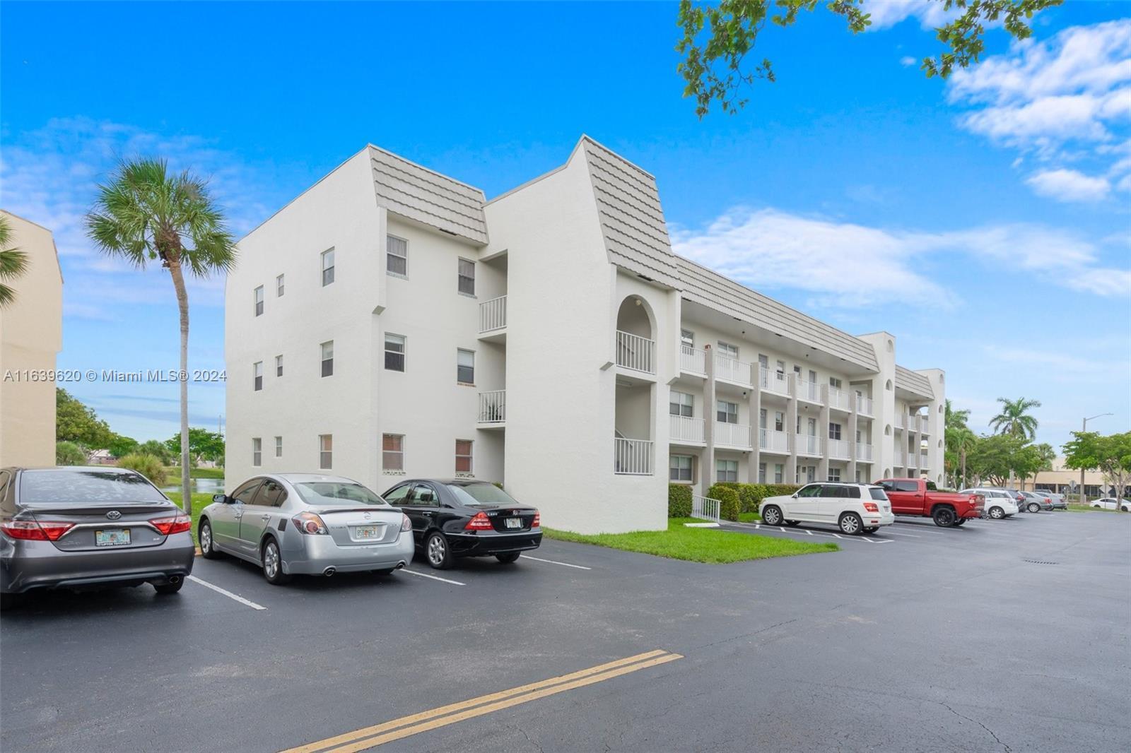 Picture of 8350 Sunrise Lakes Blvd # 304, Sunrise, FL 33322