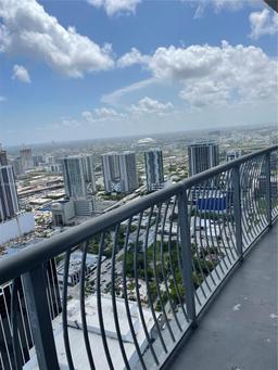 Picture of 1750 N Bayshore Dr, Miami, FL 33132