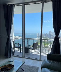 Picture of 1750 N Bayshore Dr, Miami, FL 33132