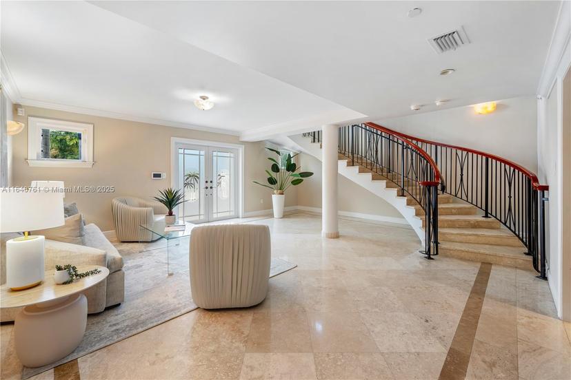 Picture of 3061 N Bay Rd, Miami Beach FL 33140