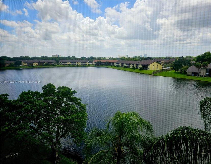 Picture of 4025 N Nob Hill Rd # 507, Sunrise FL 33351