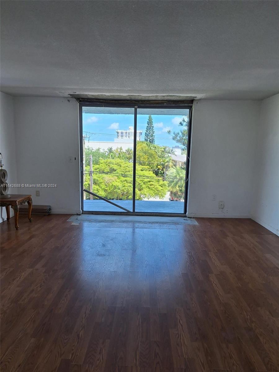 Picture of 12590 NE 16Th Ave # 401, North Miami, FL 33161
