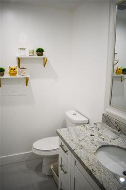 Picture of 19420 NE 26Th Ave # 123D, Miami, FL 33180