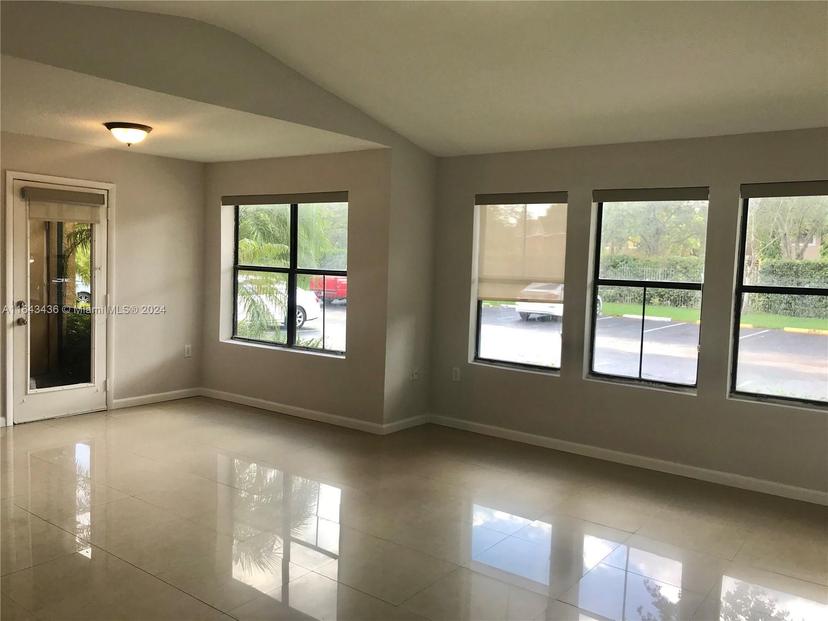Picture of 15591 SW 105Th Ter # 511, Miami FL 33196