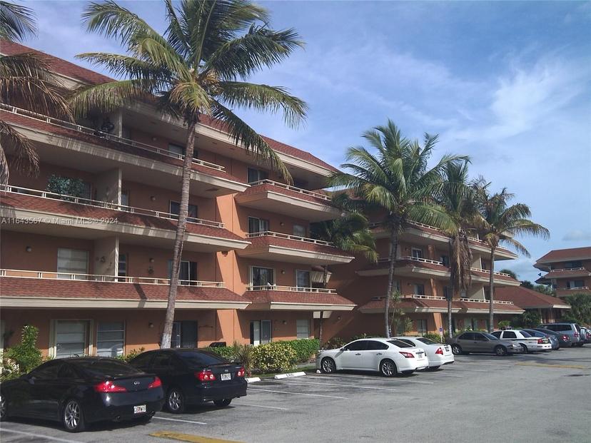 Picture of 17530 NW 68Th Ave # C4002, Hialeah FL 33015
