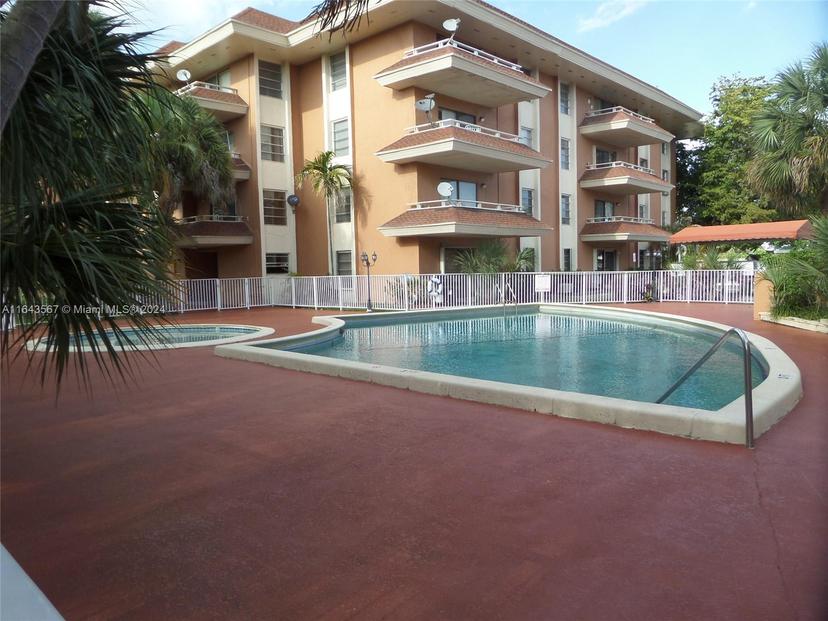 Picture of 17530 NW 68Th Ave # C4002, Hialeah FL 33015