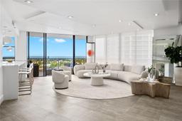 Picture of 20281 E Country Club Dr # 808, Aventura, FL 33180