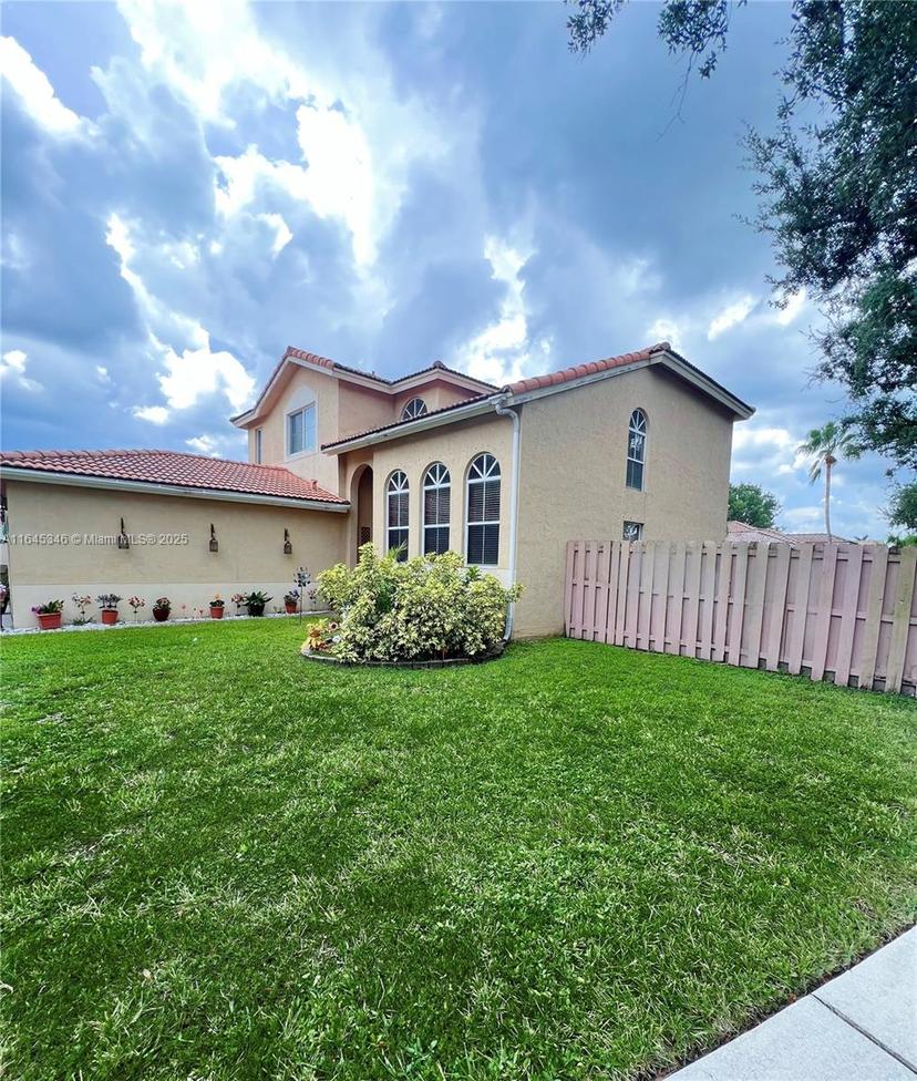 Picture of 14422 N Royal Cove Cir, Davie FL 33325