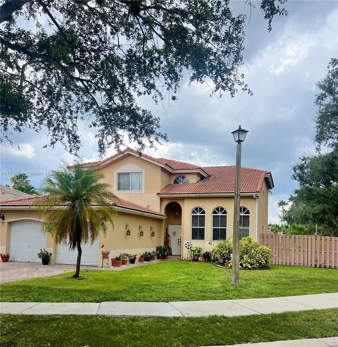 Picture of 14422 N Royal Cove Cir, Davie, FL 33325
