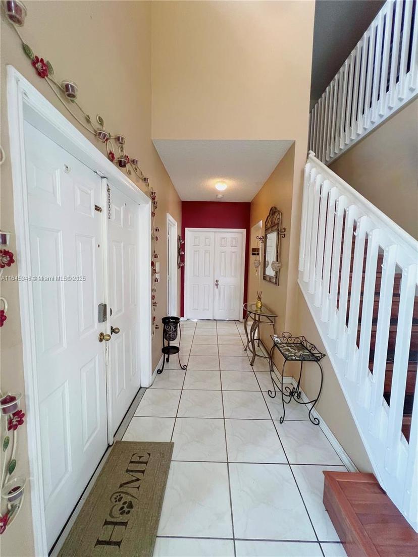 Picture of 14422 N Royal Cove Cir, Davie FL 33325
