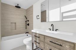 Picture of 1900 N Bayshore Dr # 3611, Miami, FL 33132