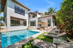 Picture of 561 Hampton Ln, Key Biscayne, FL 33149