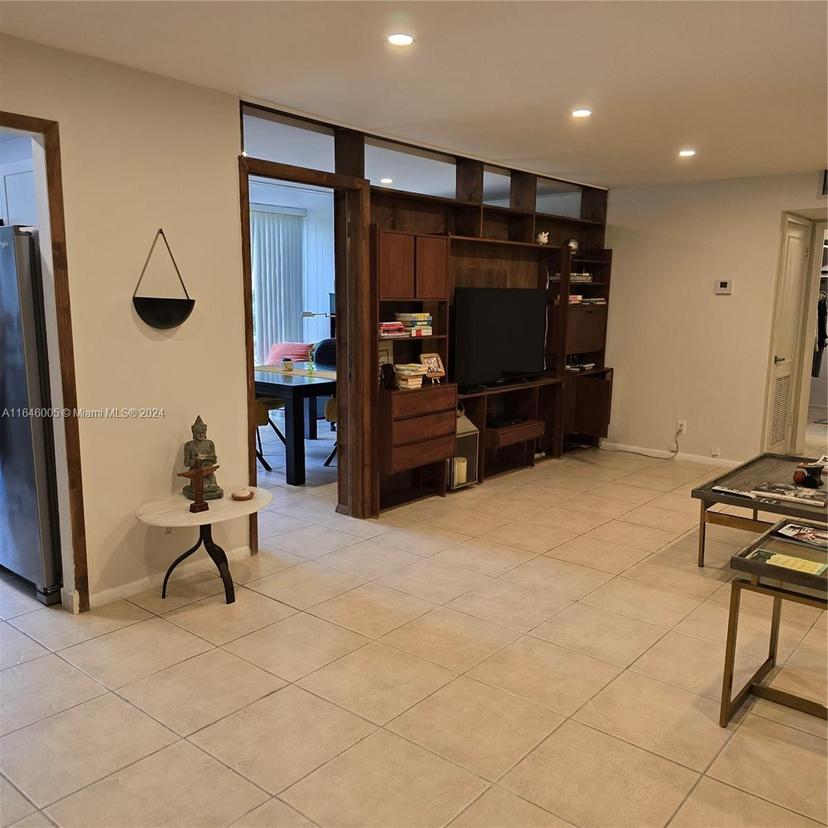 Picture of 920 NE 199Th St # 1L, Miami FL 33179