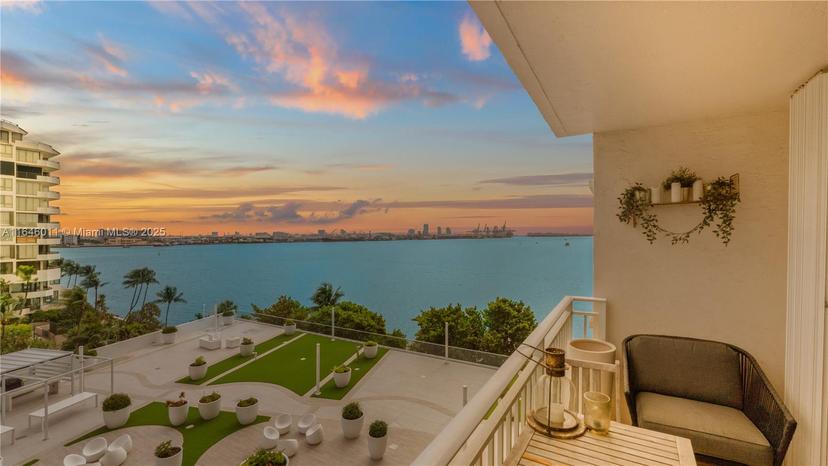 Picture of 770 Claughton Island Dr # 711, Miami FL 33131