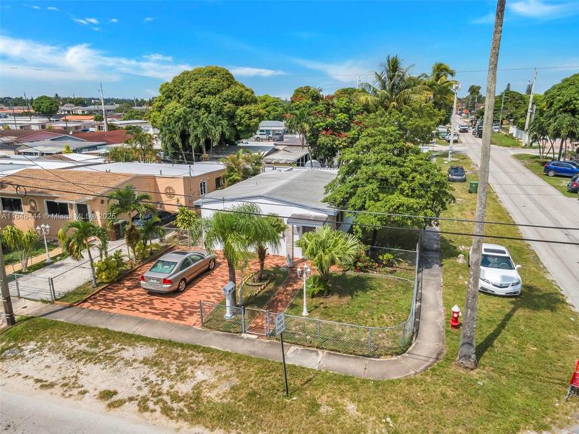 Picture of 4296 E 9Th Ln, Hialeah FL 33013