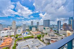 Picture of 227 NE 2Nd St # 2903, Miami, FL 33132