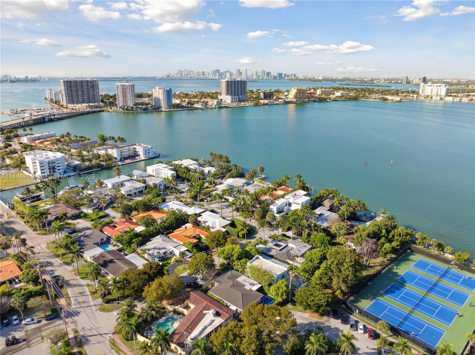 Picture of 1020 S Shore Dr, Miami Beach, FL 33141