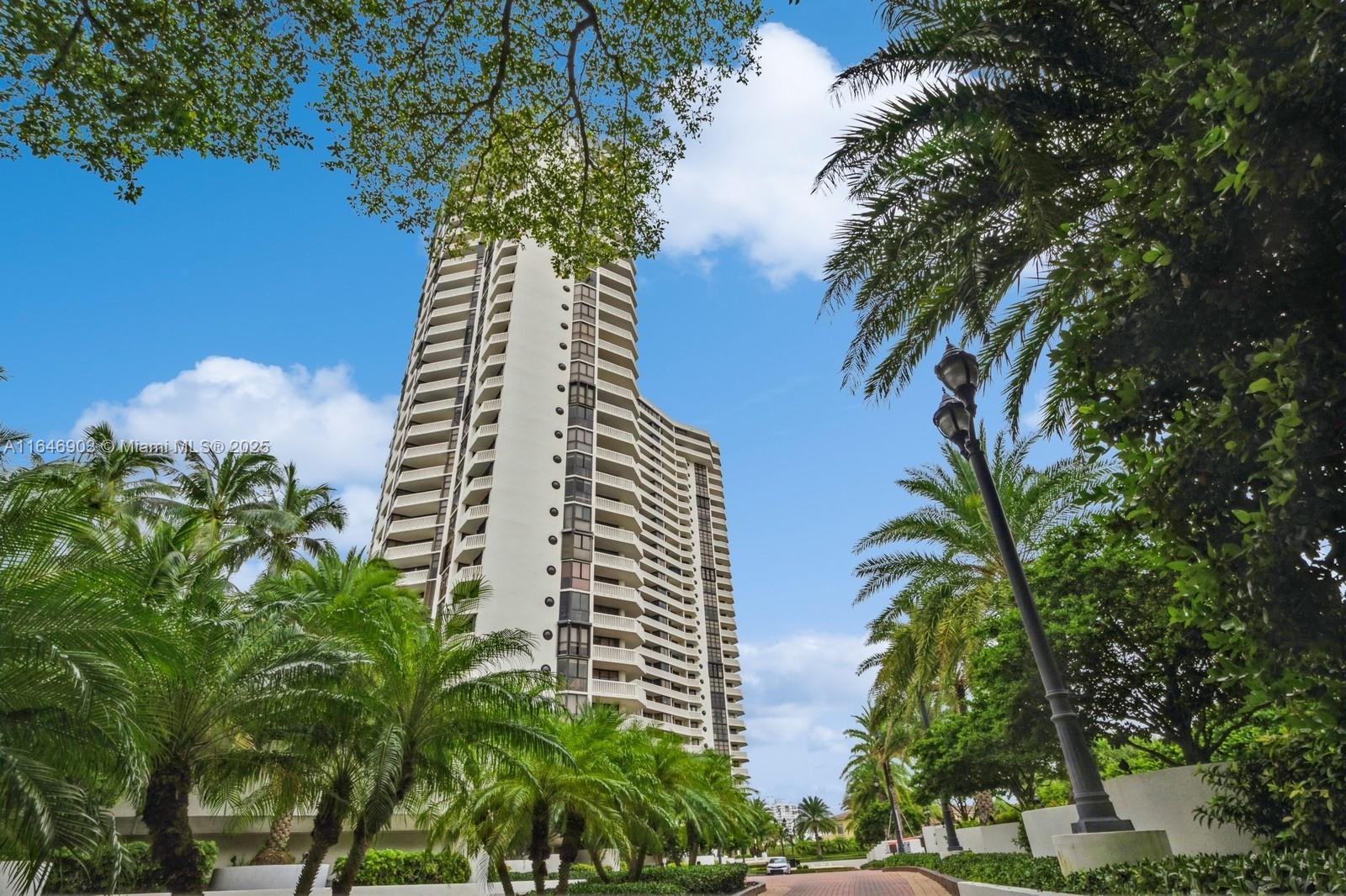 Picture of 1000 W Island Blvd # 2804, Aventura, FL 33160