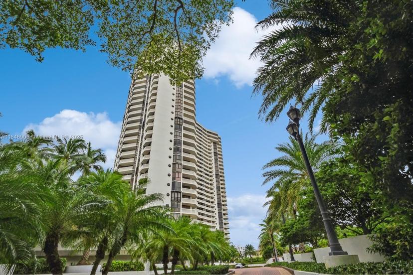 Picture of 1000 W Island Blvd # 2804, Aventura FL 33160