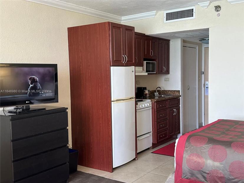 Picture of 19201 Collins Ave # 445, Sunny Isles Beach FL 33160