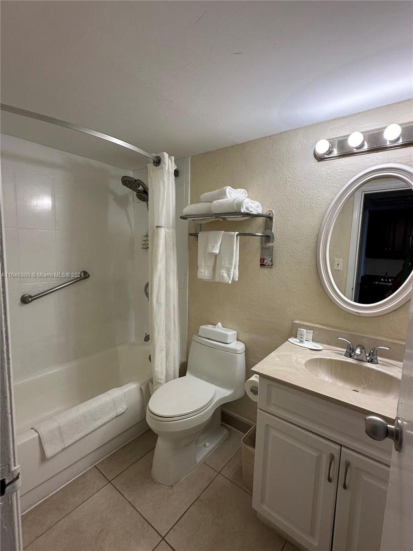 Picture of 19201 Collins Ave # 445, Sunny Isles Beach FL 33160
