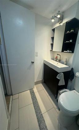 Picture of 480 Executive Center Dr # 3N, West Palm Beach, FL 33401