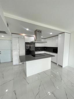 Picture of 8290 Lake Drive # 427, Doral, FL 33166