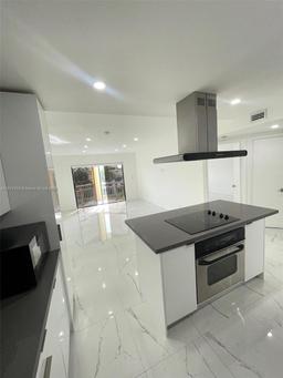 Picture of 8290 Lake Drive # 427, Doral, FL 33166