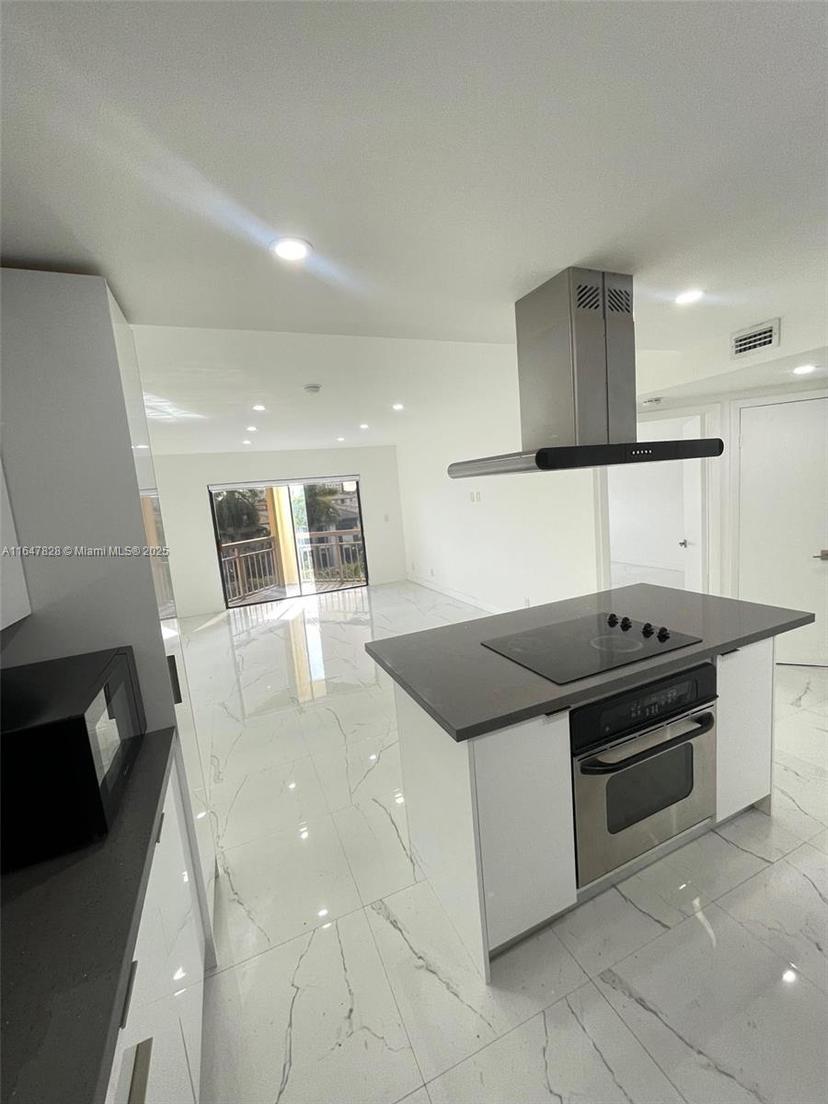 Picture of 8290 Lake Drive # 427, Doral FL 33166