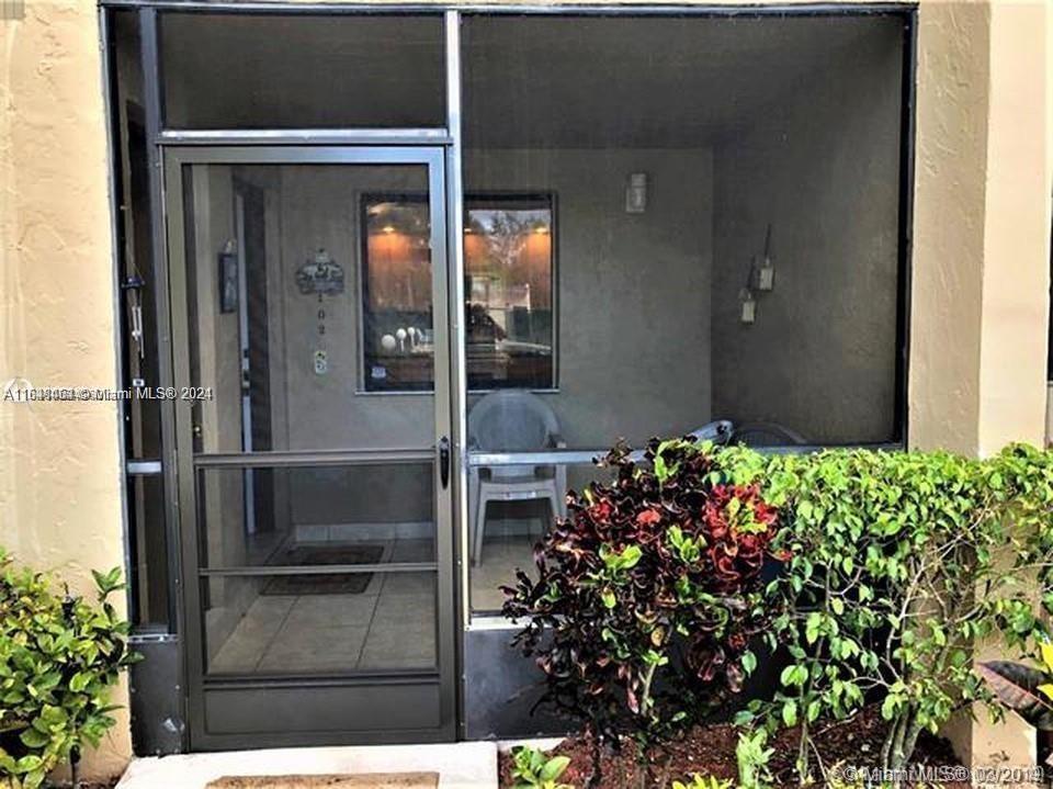 Picture of 342 Lakeview Dr # 102, Weston, FL 33326