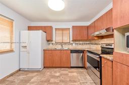 Picture of 350 Lakeview Dr # 201, Weston, FL 33326