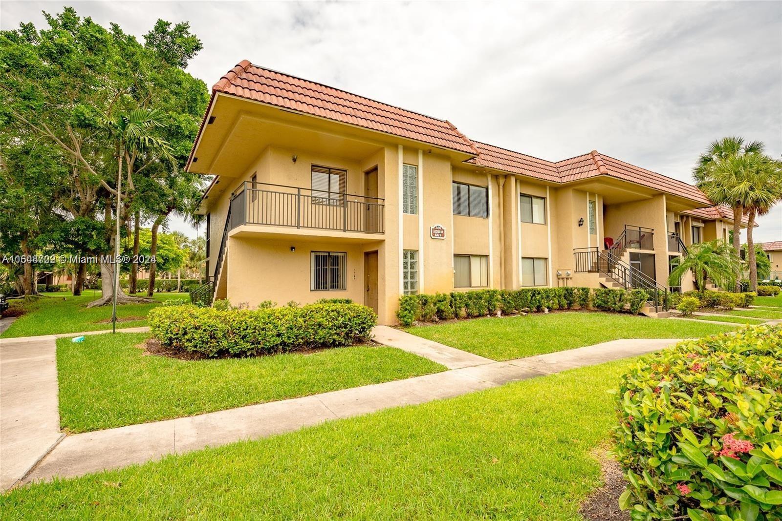 Picture of 350 Lakeview Dr # 201, Weston, FL 33326