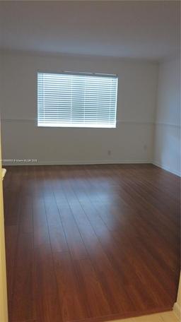 Picture of 350 Lakeview Dr # 201, Weston, FL 33326
