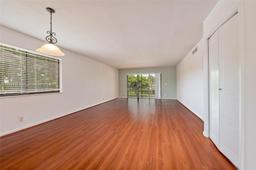 Picture of 350 Lakeview Dr # 201, Weston, FL 33326