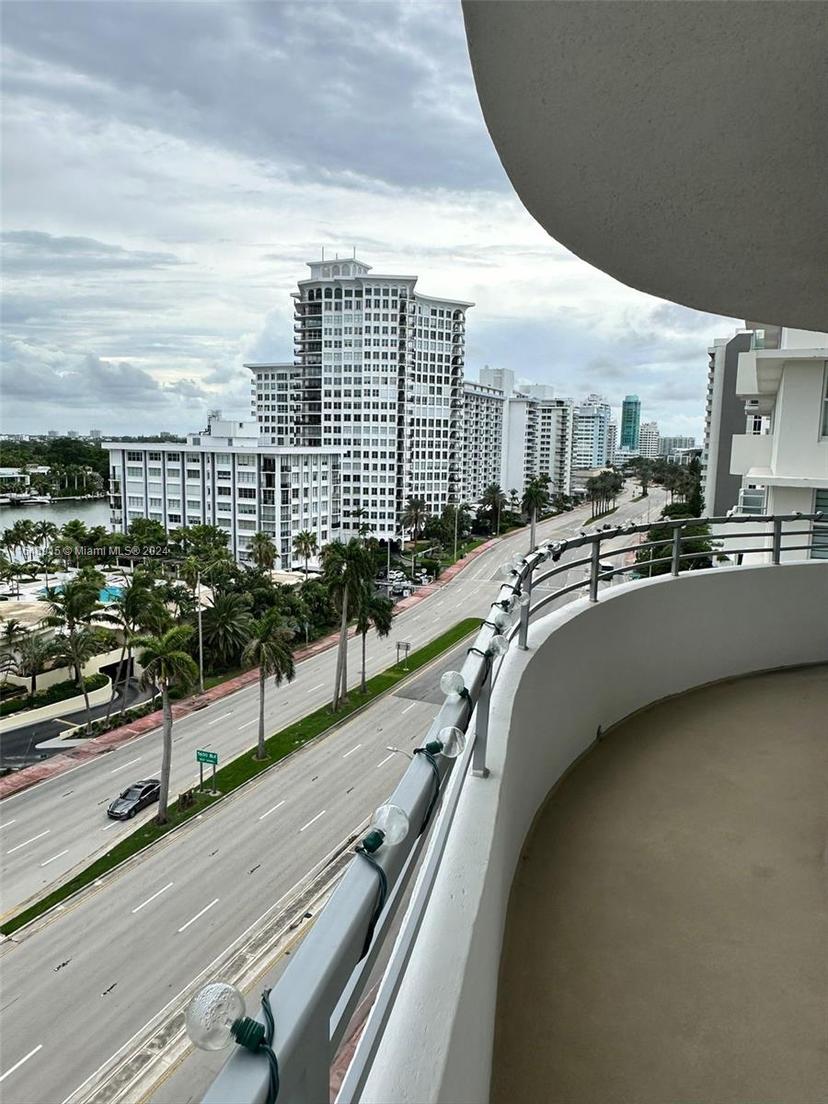 Picture of 5555 Collins Ave # 10B, Miami Beach FL 33140